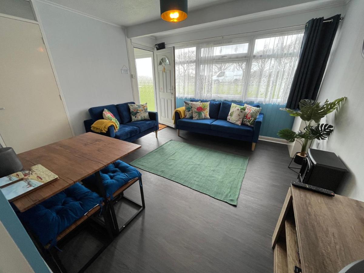 Macs Shack: Beachside Pet-Friendly Chalet with Entertainment Villa Great Yarmouth Exterior photo